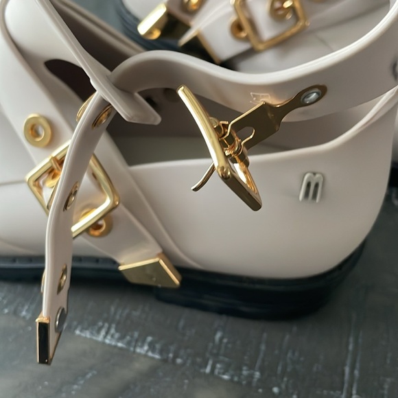 MELISSA Antares Cut Out Boots - Picture 11 of 16